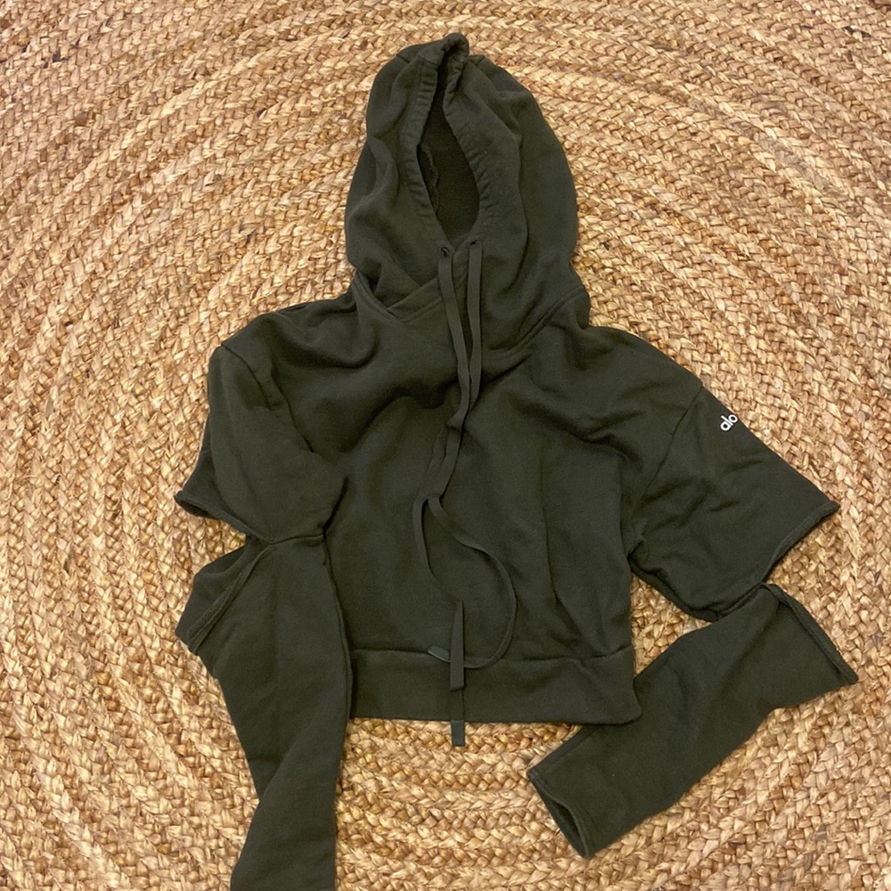 alo yoga cropped hoodie